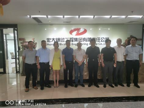 合影.jpg 合影.jpg