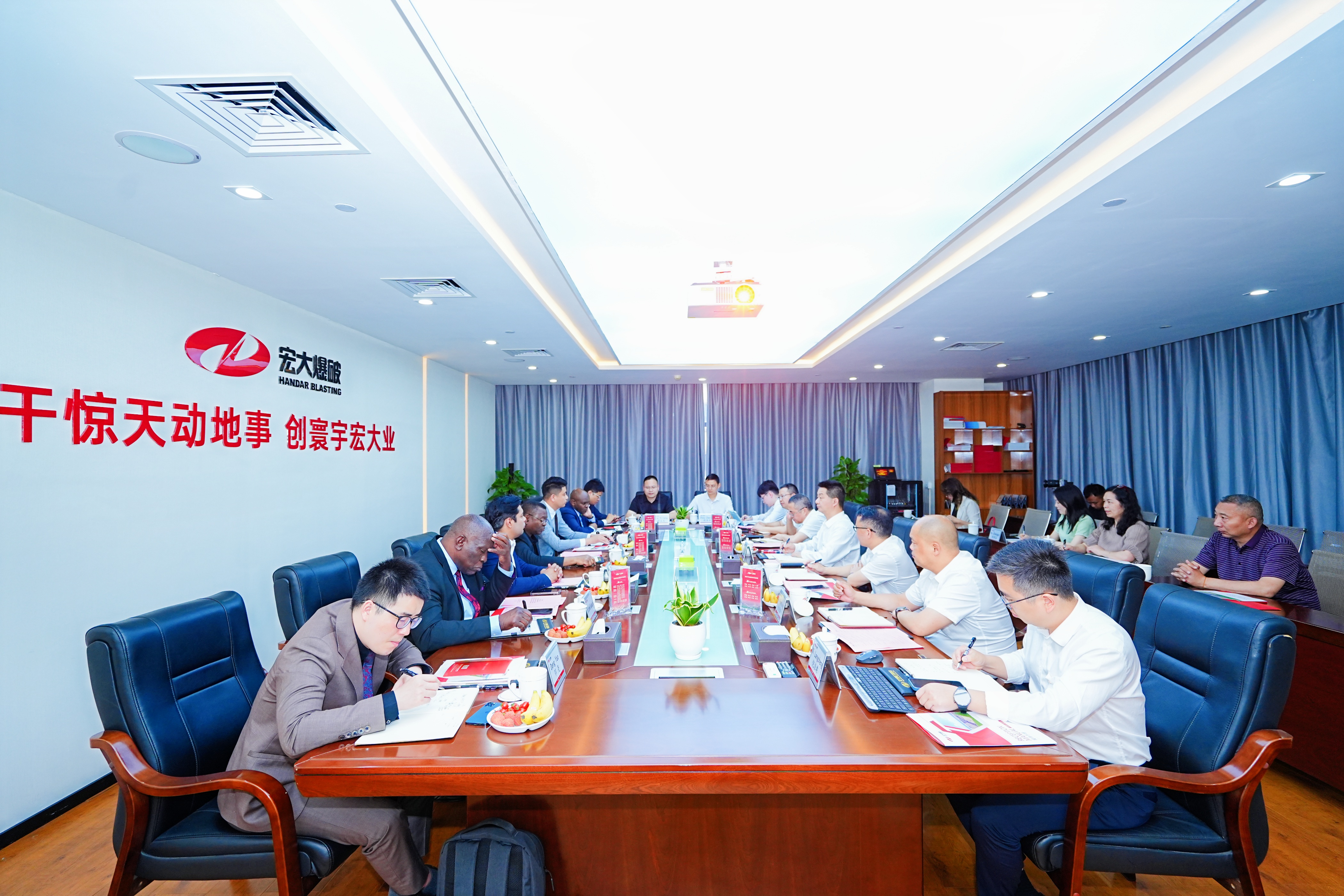 赞比亚驻华大使到访宏大爆破 共绘中赞矿业合作新蓝图