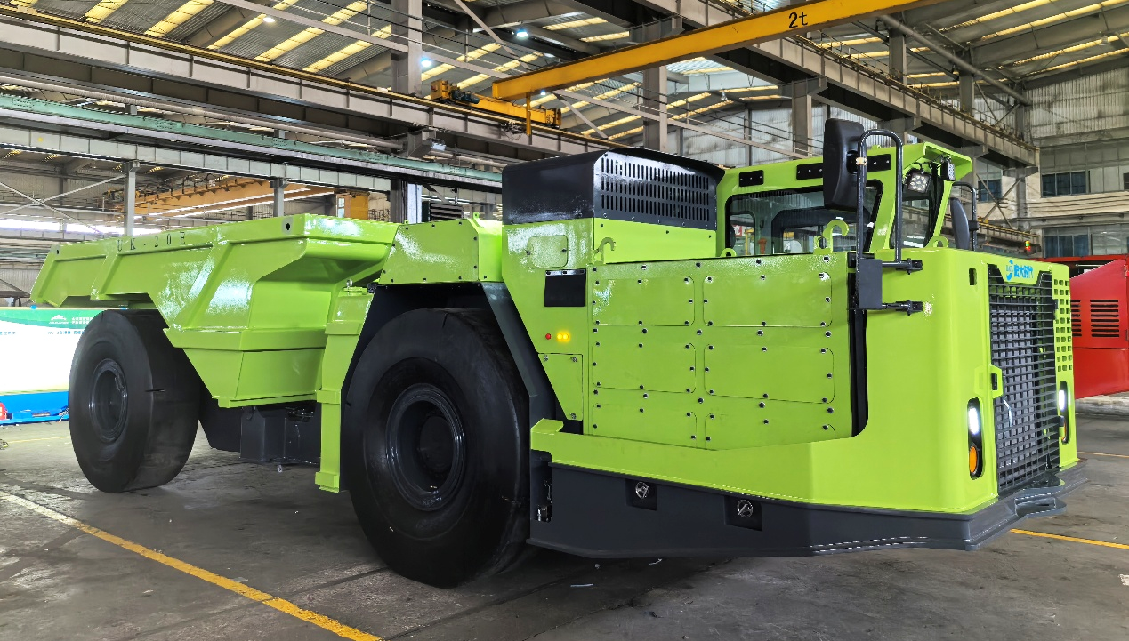 新车速递 | 宏大时代充换电一体式井下运矿车成功下线！开启矿山运输新篇章