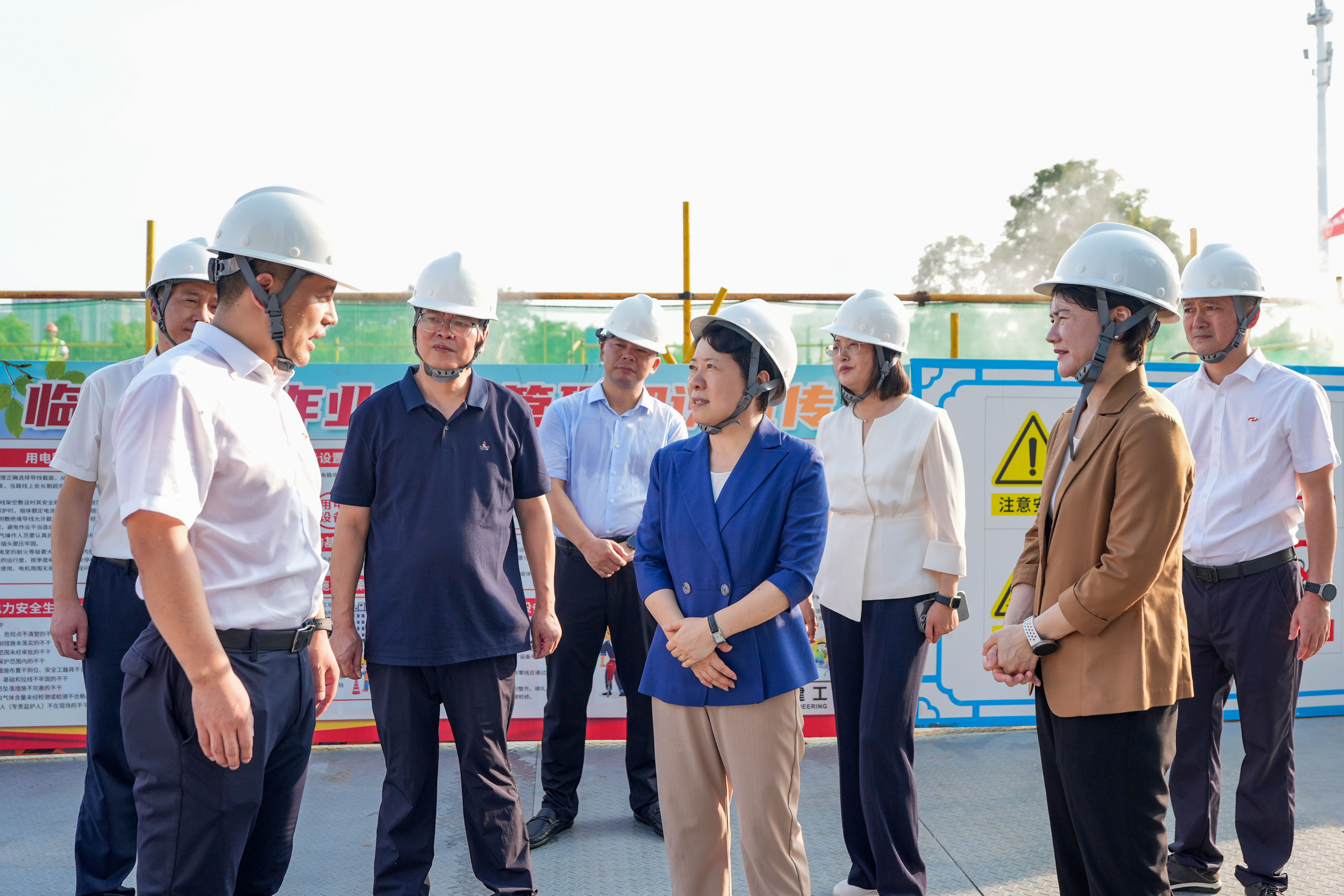 湖南省委常委、长沙市委书记吴桂英走进宏大爆破开展“十五五”规划专题调研